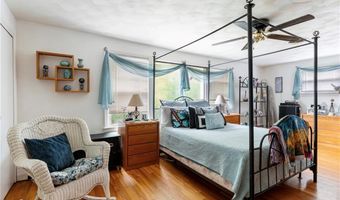 15 Freedom Dr, Cranston, RI 02920