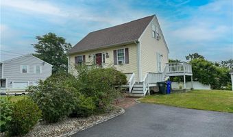2 Beatrice Ln, Bristol, RI 02809