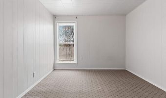 323 5TH St, Algoma, WI 54201