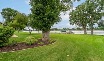 2213 SUNRISE Dr, Appleton, WI 54914