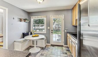 318 W Hackberry Dr, Arlington Heights, IL 60004