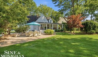 206 Edgewater Dr, Algonac, MI 48001