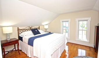 105 John St, Newport, RI 02840