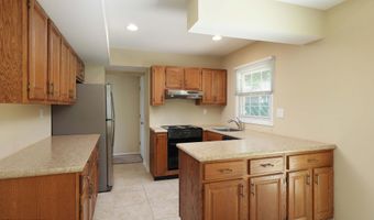 30 Oxford Ln, Aberdeen, NJ 07747