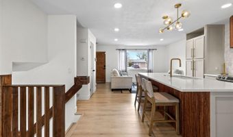 690 S Newark Ct, Aurora, CO 80012