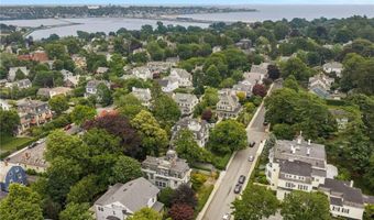 36 Ayrault St, Newport, RI 02840