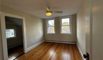 100 Maple Ave, Barrington, RI 02806