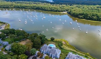 152 Crompton Ave 12, East Greenwich, RI 02818