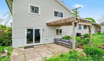 937 Riverview Dr, Alma, MI 48801