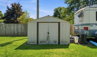 729 Smith St, Algonac, MI 48001