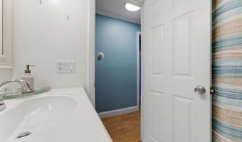 142 Woodland Dr 142, Cromwell, CT 06416