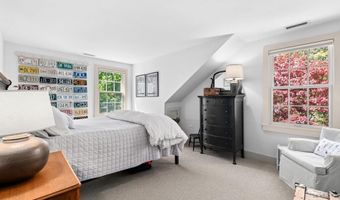8 Seagate Rd, Darien, CT 06820