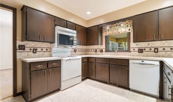 4741 Laburnum Dr, Akron, OH 44319