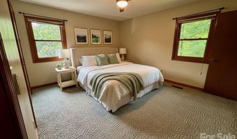 21 Ashwood Dr, Asheville, NC 28803