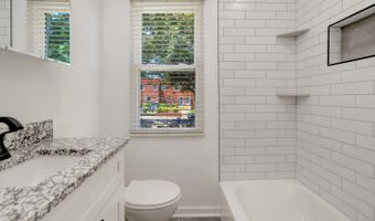 2935 LANDOVER St, Alexandria, VA 22305