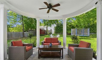 2 Knollwood Ln, Darien, CT 06820