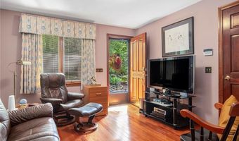 10 Oak Hill Dr, Lincoln, RI 02865