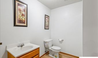 803 Clearwater Cir, Beatrice, NE 68310