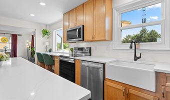 3146 CLUB Dr, Allentown, PA 18103