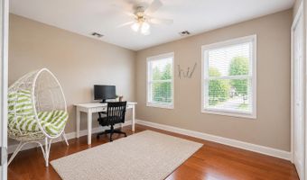 71 Compton St, Belford, NJ 07718