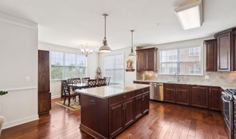 44589 YORK CREST Ter #200, Ashburn, VA 20147