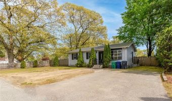 4 Ellsworth St, Warwick, RI 02886