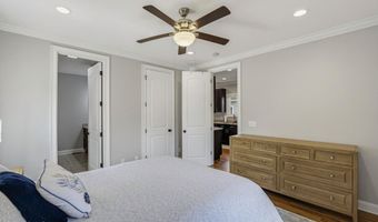 318 Cockle Ln, Beaufort, SC 29906