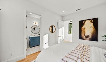 2116 Shadow Creek Dr, Agoura Hills, CA 91301