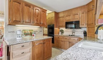 643 Isle View Dr, Akron, OH 44319