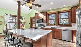 140 Library Ln, Banner Elk, NC 28604