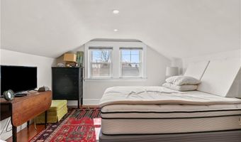 123 Beacon St, Middletown, RI 02842
