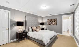 17 Canterbury Ln, Bedford, NH 03110