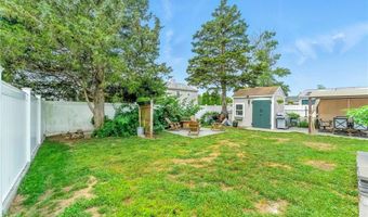 82 Martin St, East Providence, RI 02914