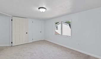 1074 6TH St, Green Bay, WI 54304