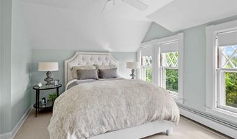 127 Harrison Ave 7, Newport, RI 02840