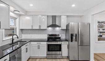 8664 Louise Ave, Allen Park, MI 48101