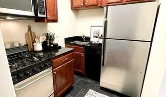 906 S WASHINGTON St 107, Alexandria, VA 22314