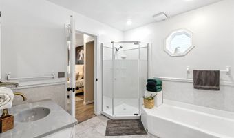 1507 Searle St, Des Moines, IA 50317