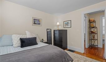 275 Hope St, Bristol, RI 02809