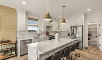 6482 Crown Cres, Ammon, ID 83406