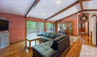550 Greentree Ln NE, Ada, MI 49301