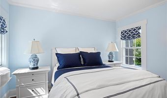 5 Pell St, Newport, RI 02840
