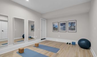 5617 23RD St N, Arlington, VA 22205
