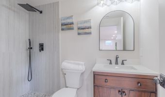57 GARDEN Dr, Alexandria, VA 22304