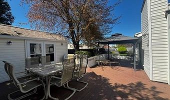 53 Coolidge Ave, Amity Harbor, NY 11701