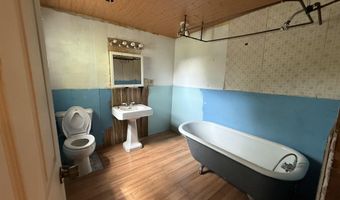 1433 Mill St, Algonac, MI 48001