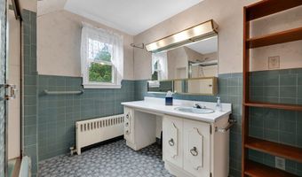 247 Stevens St, Bristol, CT 06010