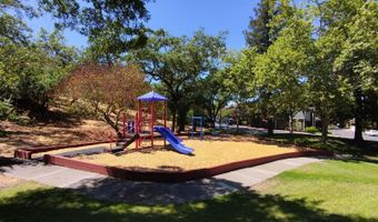 2737 Lakeview Dr, Santa Rosa, CA 95405