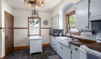 1725 N DIVISION St, Appleton, WI 54911