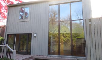 2134 Overlook Ct, Ann Arbor, MI 48103